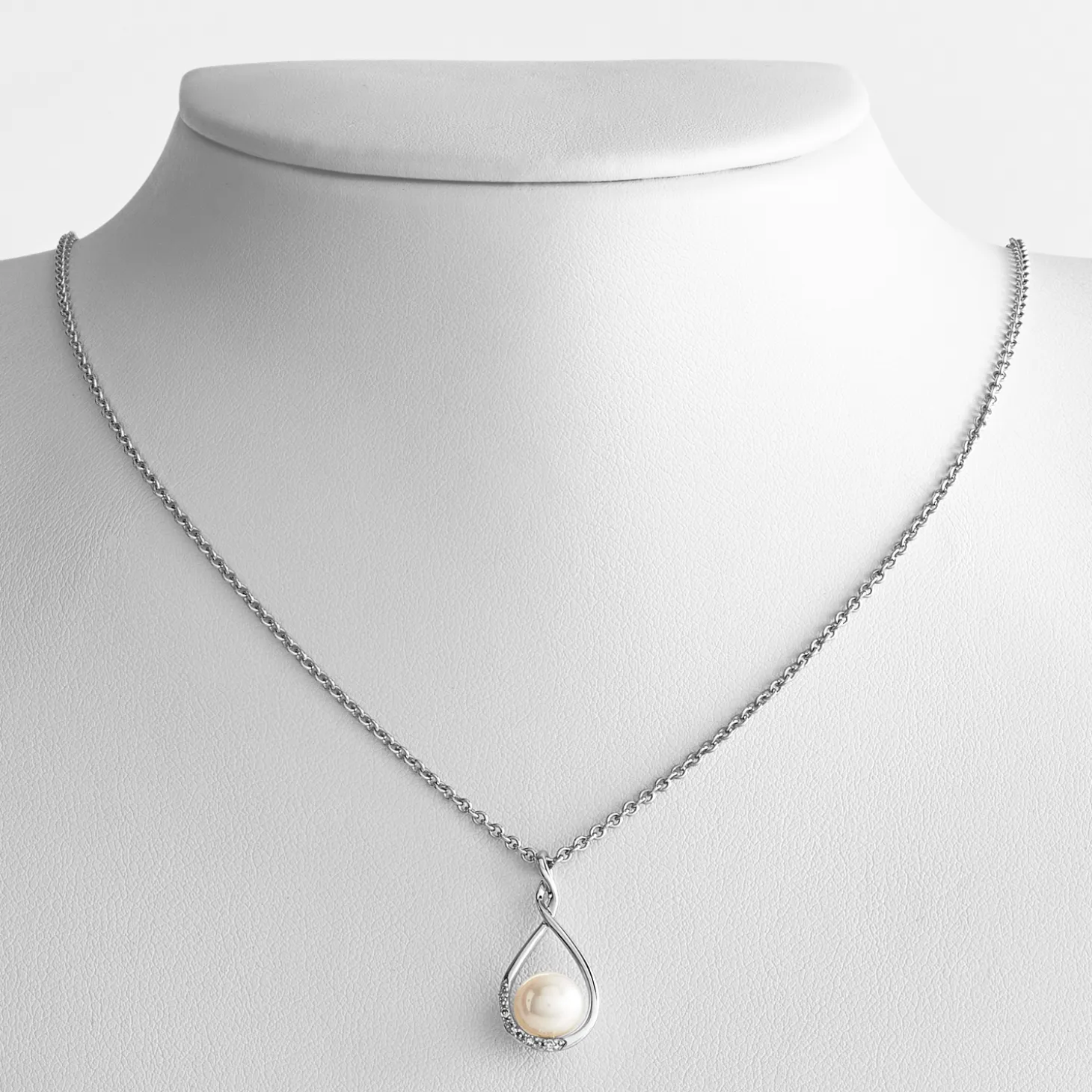 Infinite Pearl and Diamond Necklace